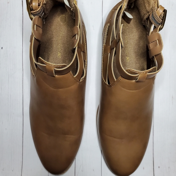 Booties - Picture 3 of 4